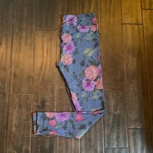 ⭐️ 2/$20 or 3/$25 Lularoe TC leggings blue floral